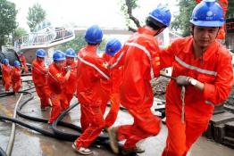 戰(zhàn)高溫、斗酷暑”服務政府重點民生工程建設