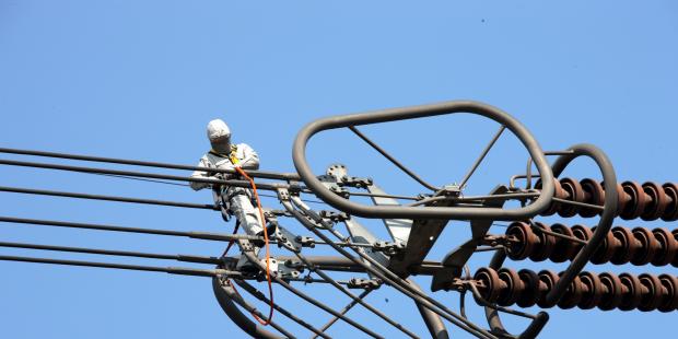 建設(shè)特高壓直流輸電線路需研究哪些關(guān)鍵技術(shù)？