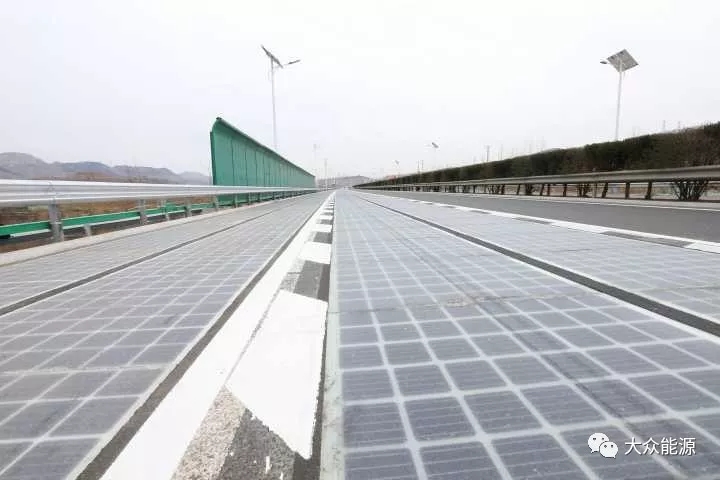 漲知識(shí)！高速公路上汽車怎么邊跑邊？
