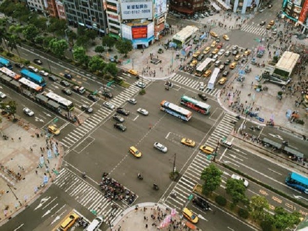 無(wú)線充電革命正悄悄萌芽 充電樁能否保其身？
