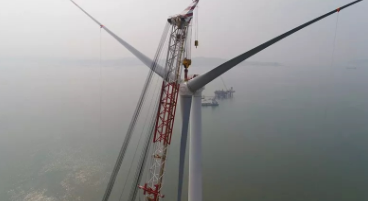 重磅！全球風輪直徑最大抗臺風型風電機組成功吊裝！