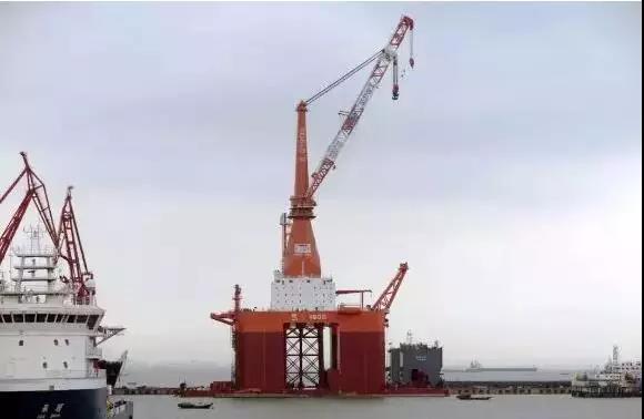 可抗16級(jí)臺(tái)風(fēng)、服務(wù)10MW海上風(fēng)機(jī)！全球首制深潛坐底多功能風(fēng)電工程船交付