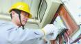 　　1假期中，做好家里的電路檢修工作。檢查室內(nèi)電氣線路有無老化、短路、漏電等情況，確保漏電保護器是正常工作狀態(tài)，且漏電保護器安全可靠，對于老化嚴重的電線應(yīng)及時更換。