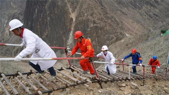 極限挑戰(zhàn)！這條“電力天路”正式投入運(yùn)營(yíng)