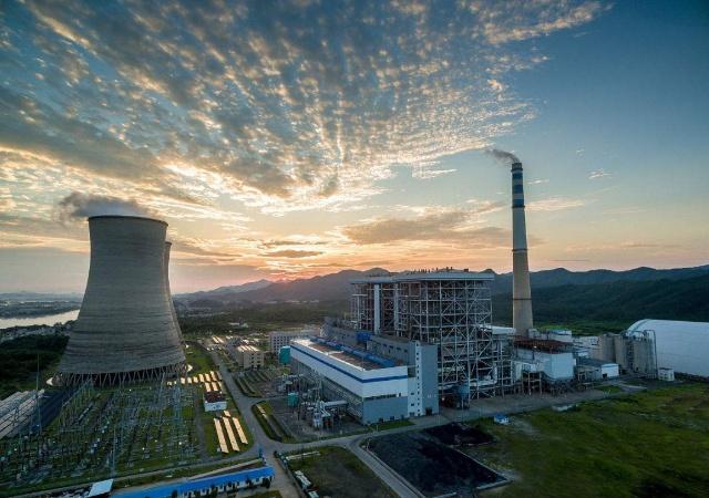 我國(guó)的火電廠燃燒一噸的煤礦，能產(chǎn)生多少電量？